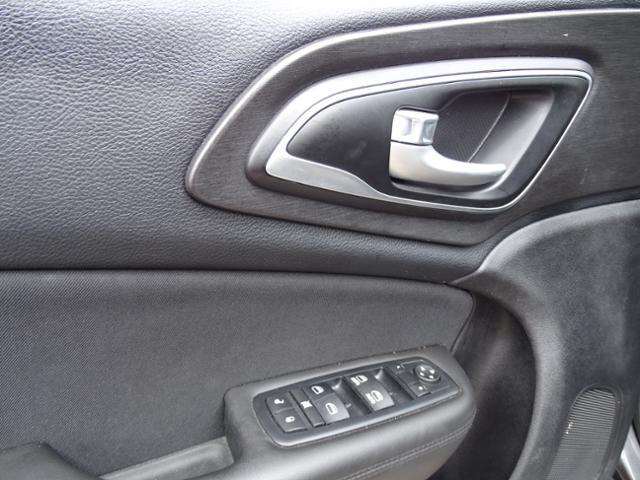 2016 Chrysler 200 Limited 4Dr Sedan